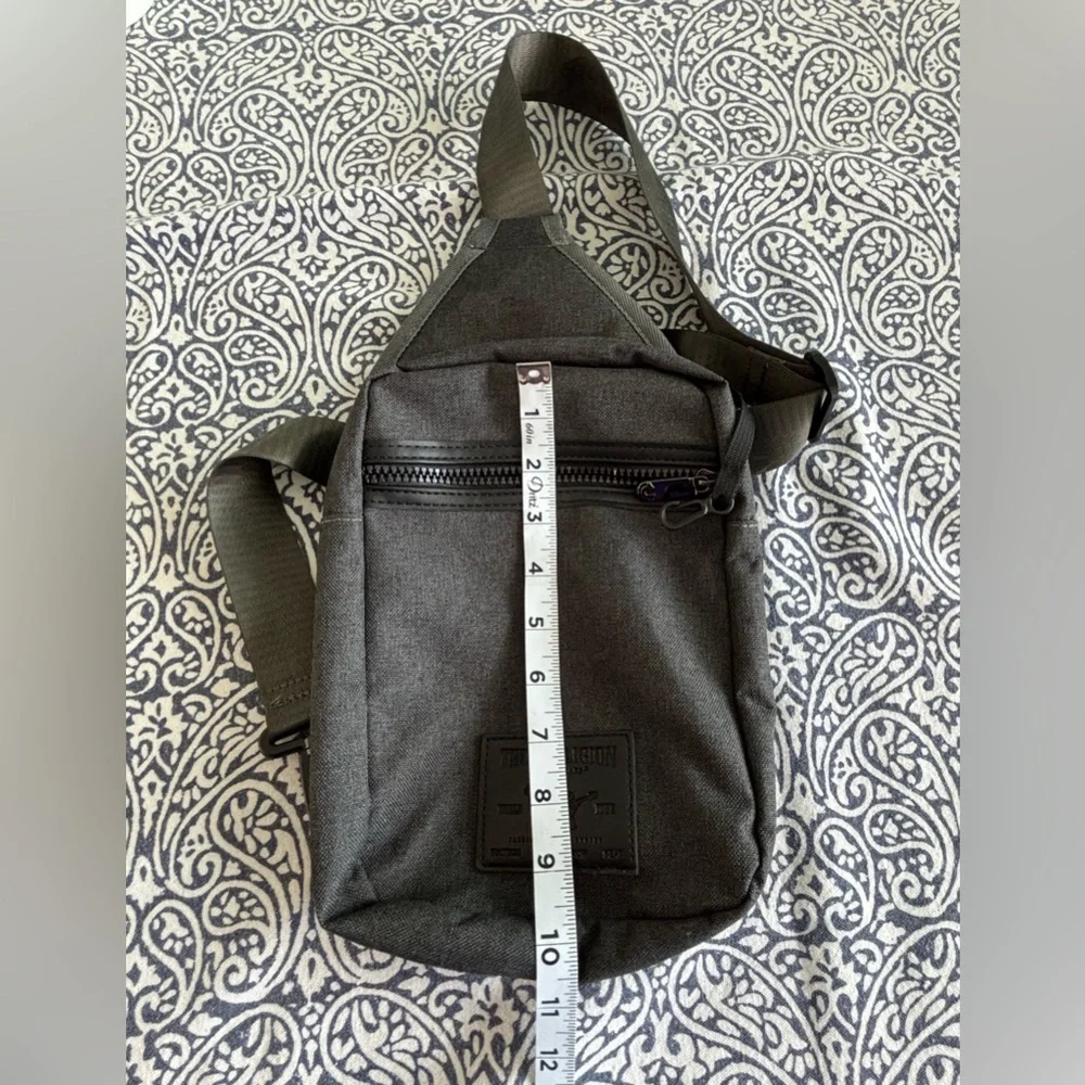 TRUE RELIGION Dark Gray Crossbody Bag Zippered Pockets & card slots Size 10 x 8”